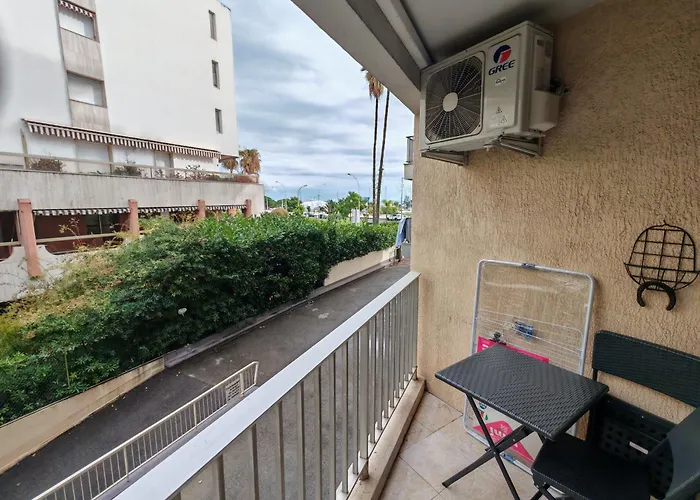 Dolce アパート マントン